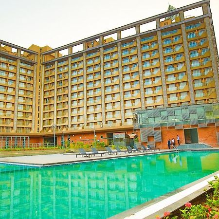 The Weekend Address Surat Exterior foto
