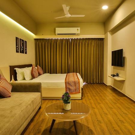 The Weekend Address Surat Exterior foto