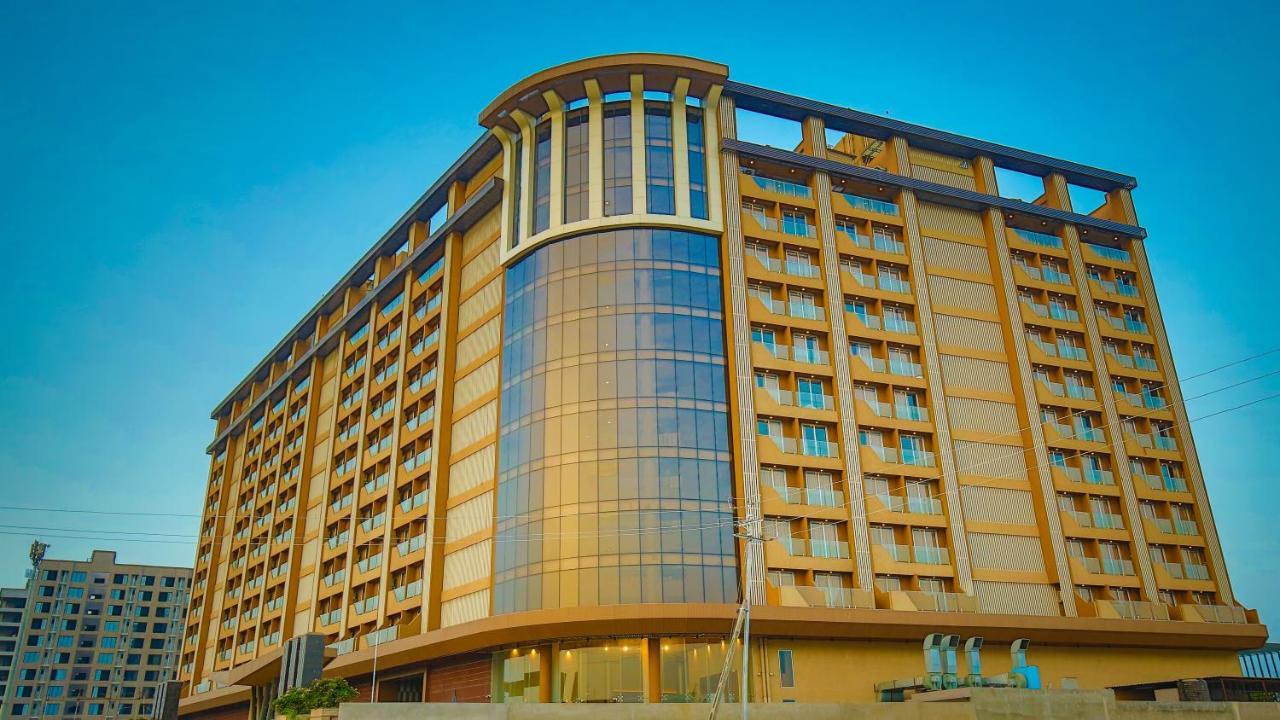 The Weekend Address Surat Exterior foto