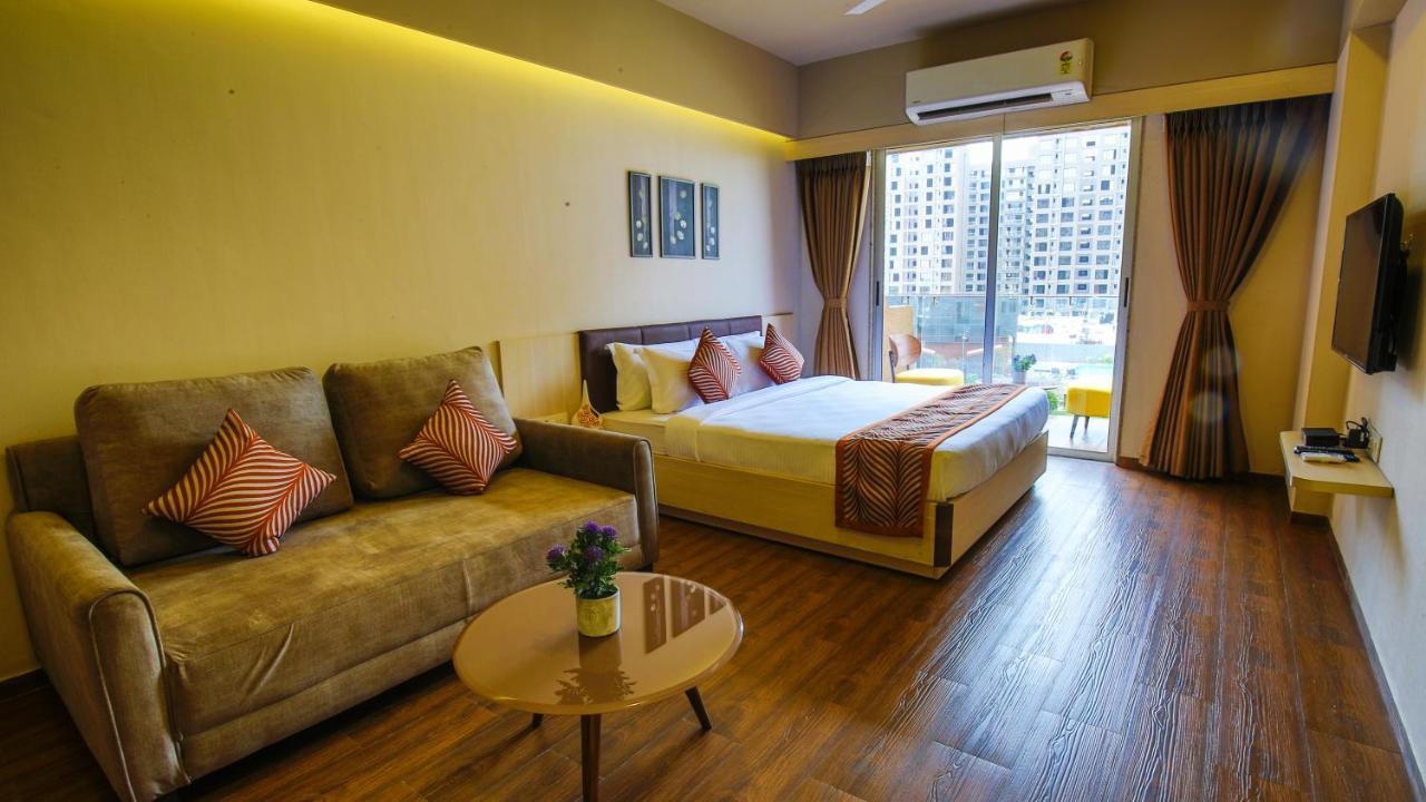 The Weekend Address Surat Exterior foto