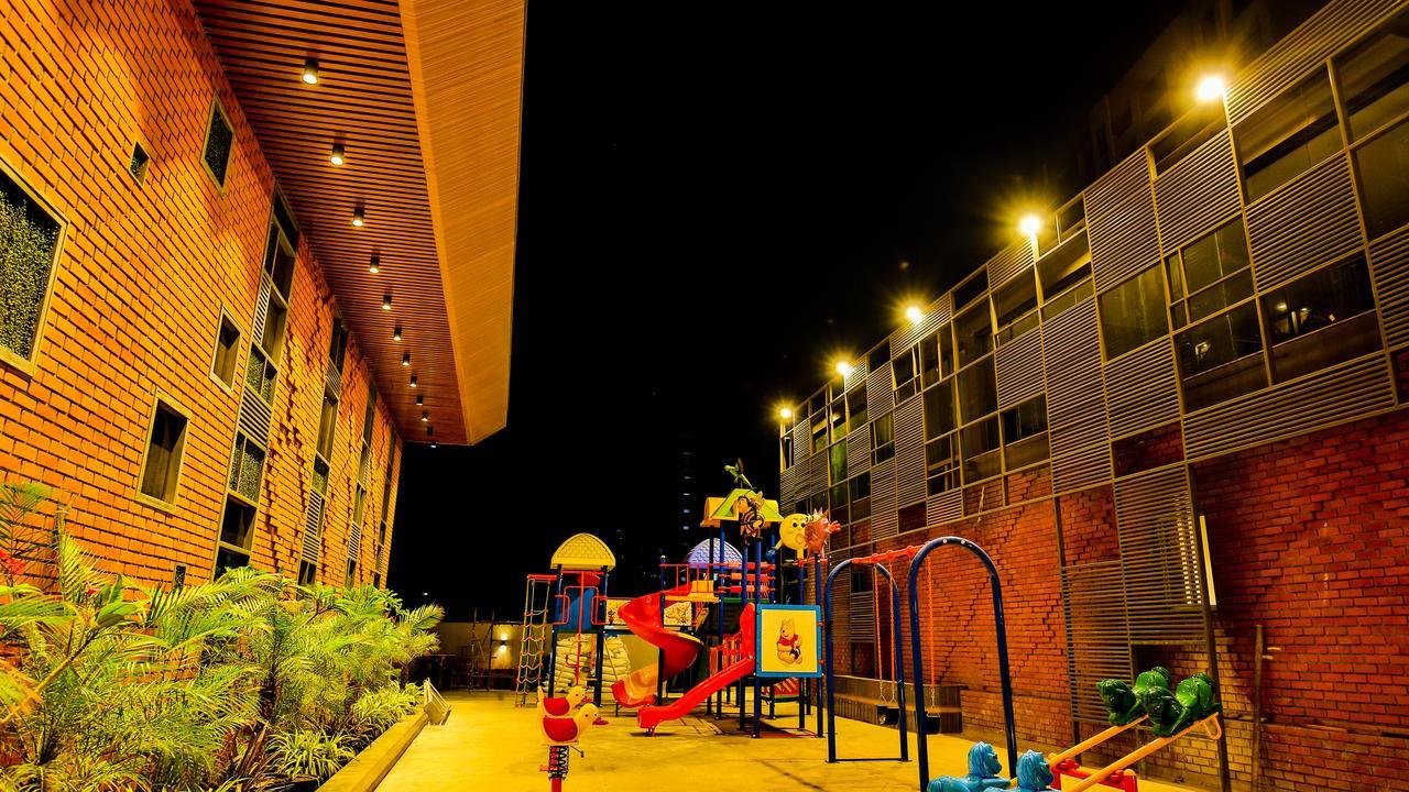 The Weekend Address Surat Exterior foto