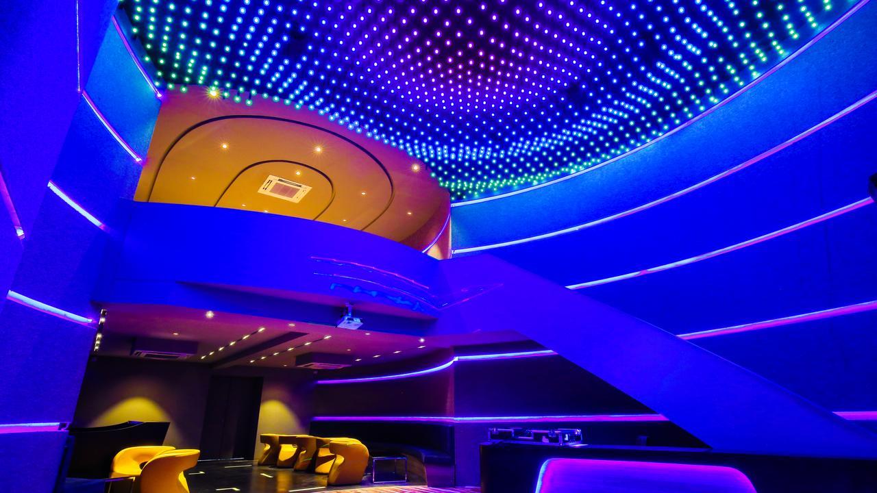 The Weekend Address Surat Exterior foto