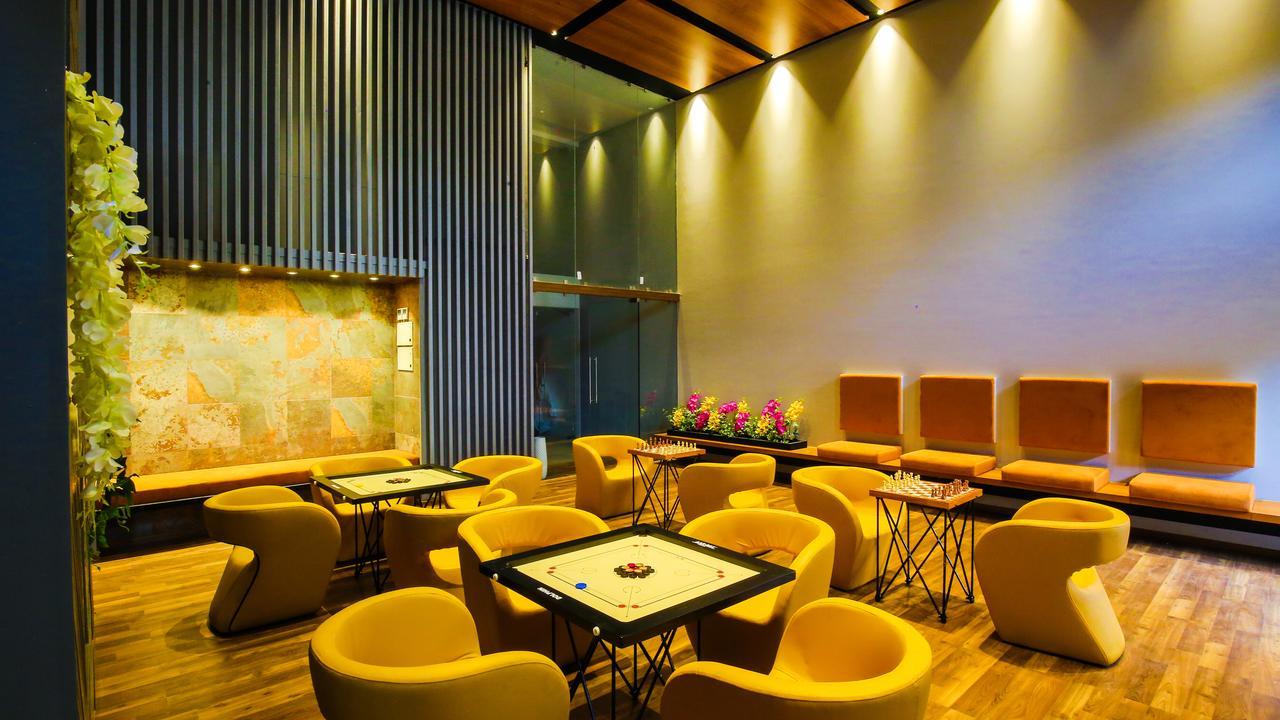 The Weekend Address Surat Exterior foto
