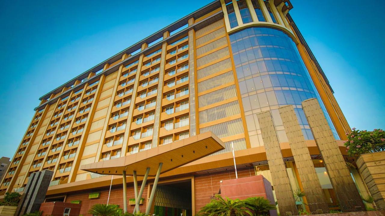 The Weekend Address Surat Exterior foto