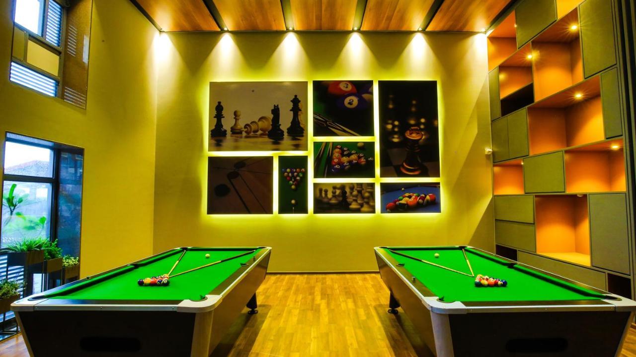 The Weekend Address Surat Exterior foto