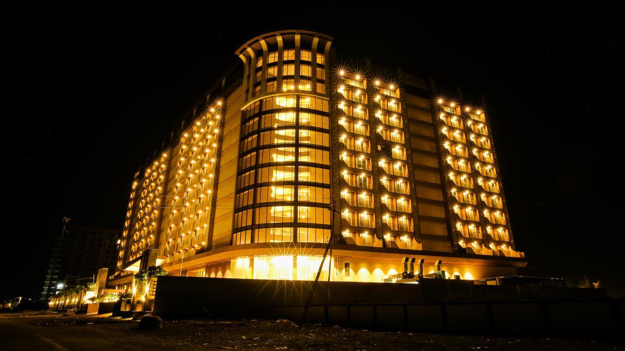 The Weekend Address Surat Exterior foto