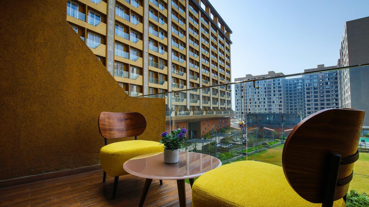 The Weekend Address Surat Exterior foto