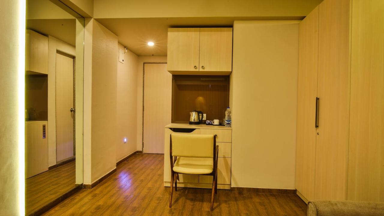 The Weekend Address Surat Exterior foto